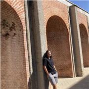 Soy una chica de 22 años, he terminado la carrera de cafyd y voy a realizar el master de educación, imparto clases de matematicas y lengua para primaria y ESO